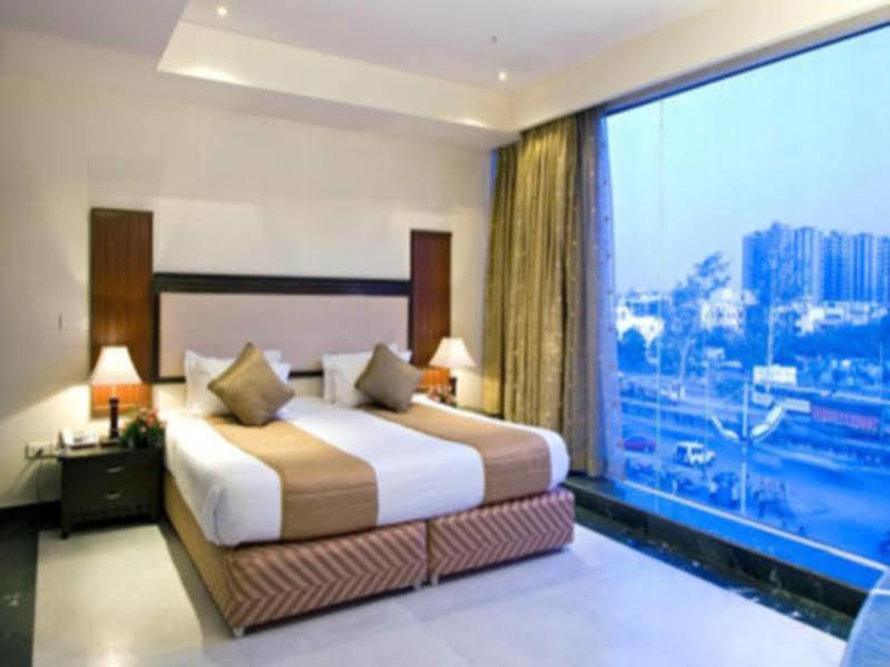 Clarks Inn, Pacific Mall Ghaziabad Εξωτερικό φωτογραφία