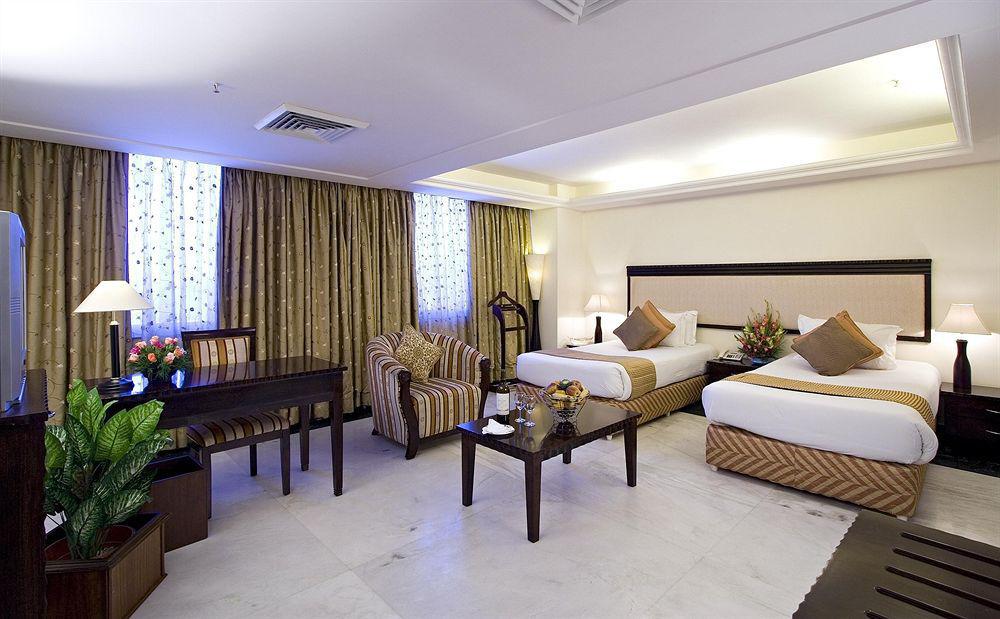 Clarks Inn, Pacific Mall Ghaziabad Εξωτερικό φωτογραφία